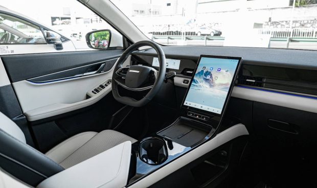 نمای داشبورد شاسی بلند لوکانو L5