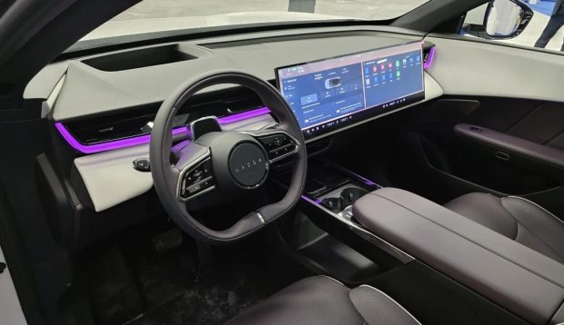 نمای داشبورد مزدا EZ‑60