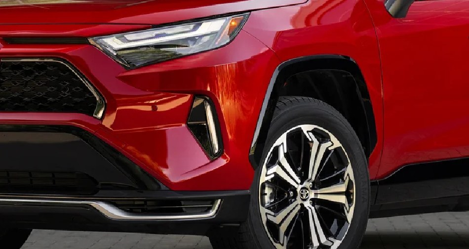 تویوتا راو۴ پلاگین هیبرید؛ بهترین شاسی‌ بلند جمع‌وجور از نگاه مشتریان