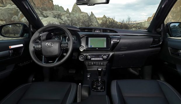 نمای داشبورد تویوتا هایلوکس جدید