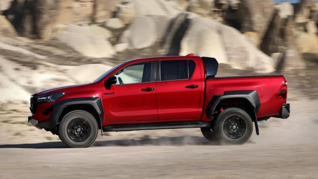 نمای جانبی تویوتا هایلوکس جدید