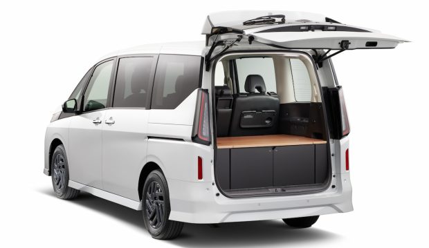 نمای عقب نیسان سرنا 2026