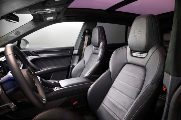 نمای کابین پورشه کاین برقی 2026