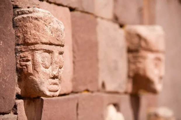 شهر زیرزمینی و هرم باستانی