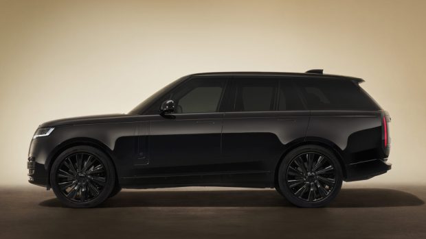 نمای جانبی رنجروور SV بلک