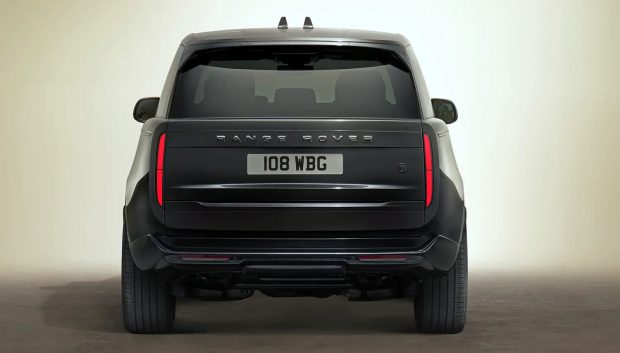 نمای عقب رنجروور SV بلک