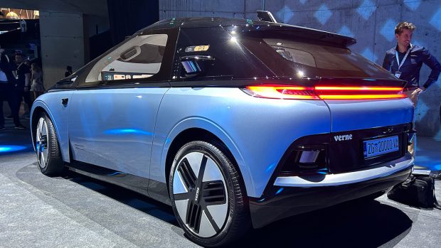 نمای عقب تاکسی خودران ریمک وِرن