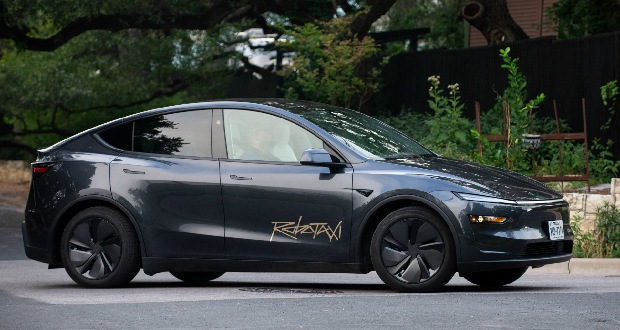 تاکسی رباتیک تسلا