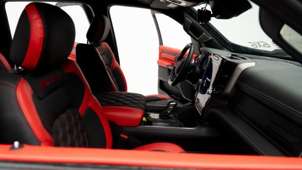 نمای کابین جاگرنات 6x6