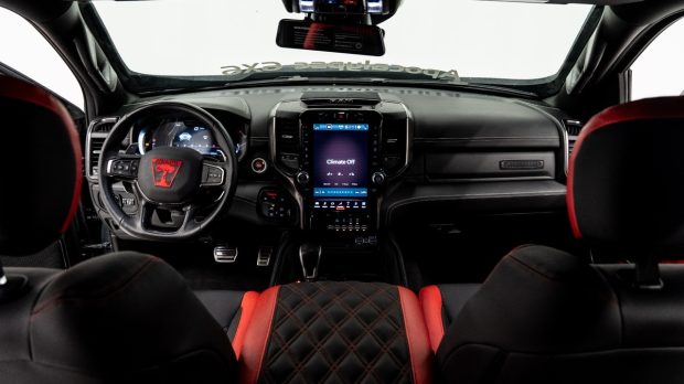 نمای داشبورد جاگرنات 6x6