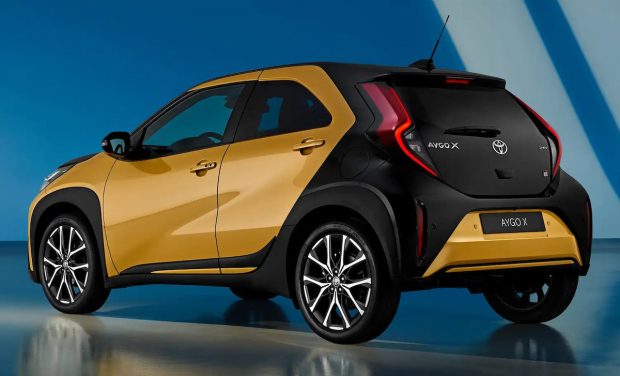 نمای عقب تویوتا آیگو X