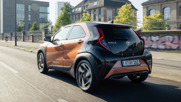 نمای عقب تویوتا آیگو X