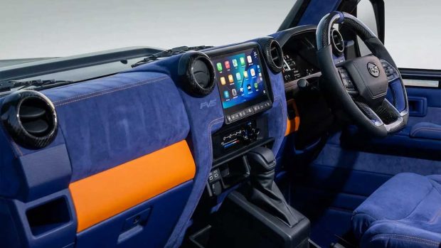 نمای کابین تویوتا لندکروزر سری ۷۰ تیون‌شده