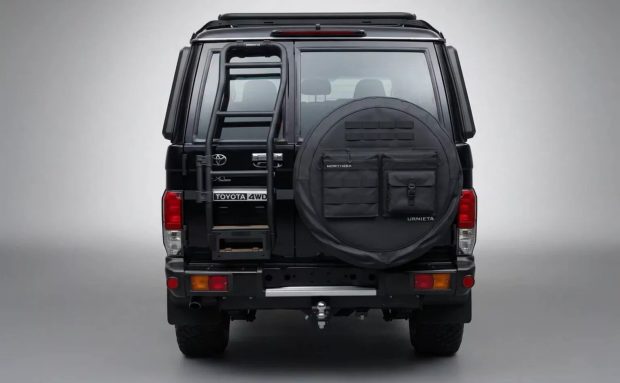 نمای عقب تویوتا لندکروزر سری ۷۰ تیون‌شده