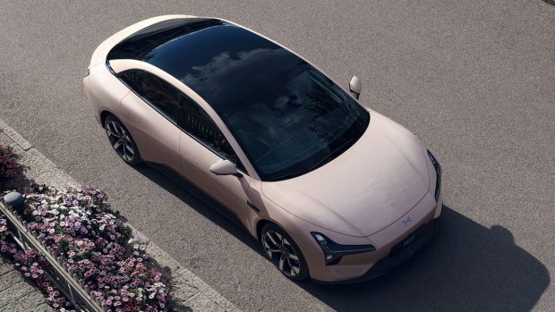 نمای بالا ایکس پنگ مونا M03