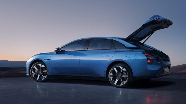 نمای عقب ایکس پنگ مونا M03