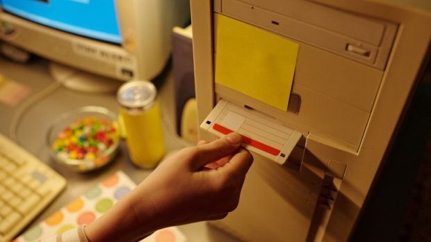 آسیب آهنربا به وسایل الکترونیکی