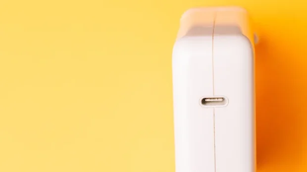 شارژ کردن گوشی با شارژر لپ تاپ