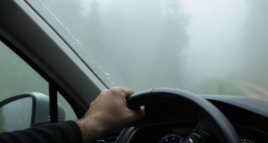 بخارزدایی شیشه جلوی ماشین