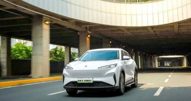 دانگ فنگ آئولوس اسکای EV01