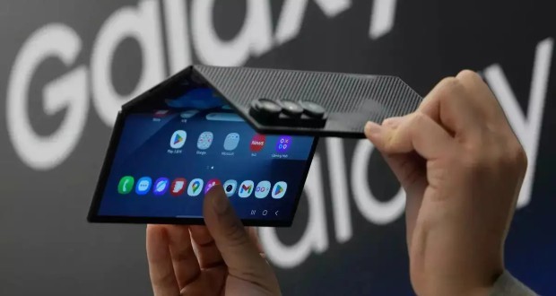 ویدیو هندزآن Galaxy Z Trifold