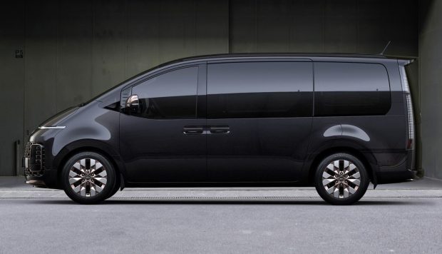 نمای جانبی هیوندای استاریا 2026