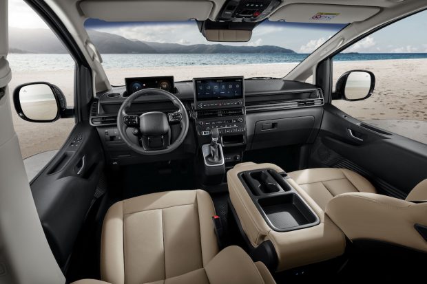 نمای داشبورد هیوندای استاریا 2026