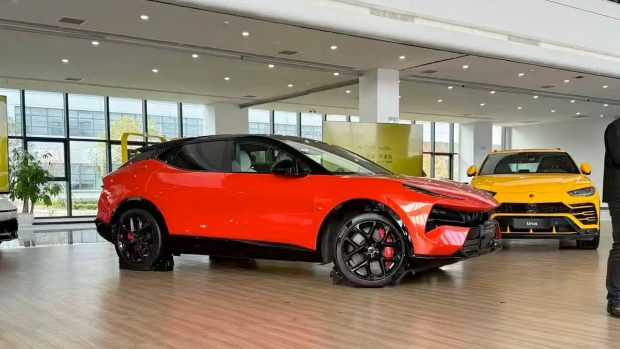 لوتوس فور می