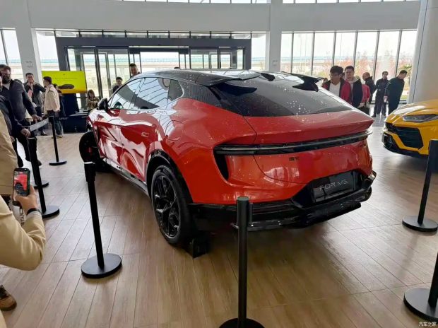 لوتوس فور می