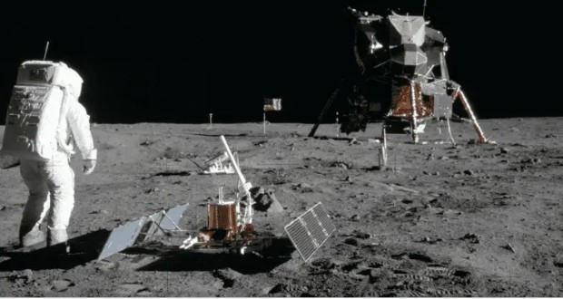 بیگانگان در ماه