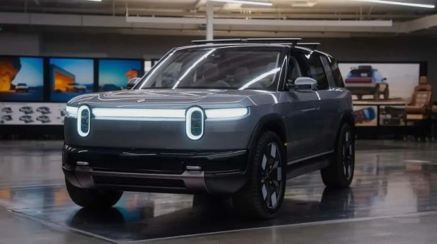 ماشین خودران ریویان