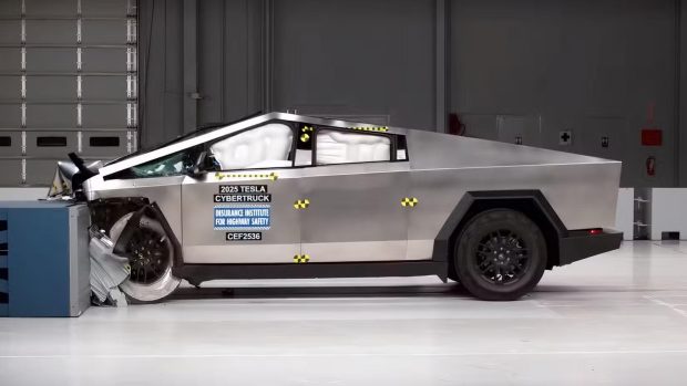 تست تصادف تسلا سایبرترا