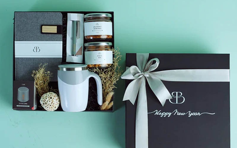 چرا هدایای سازمانی هزینه نیستند، بلکه سرمایه‌گذاری هستند؟