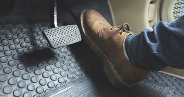 10 دلیل گاز هرز خوردن گیربکس اتومات