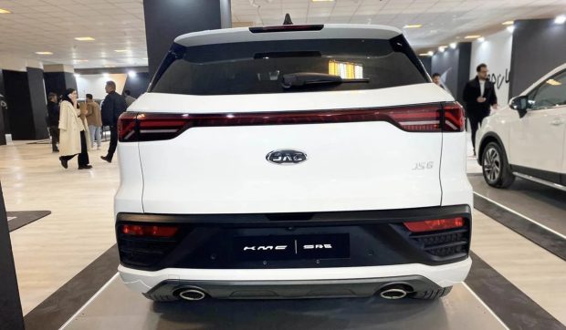 نمای عقب کی ام سی SR6