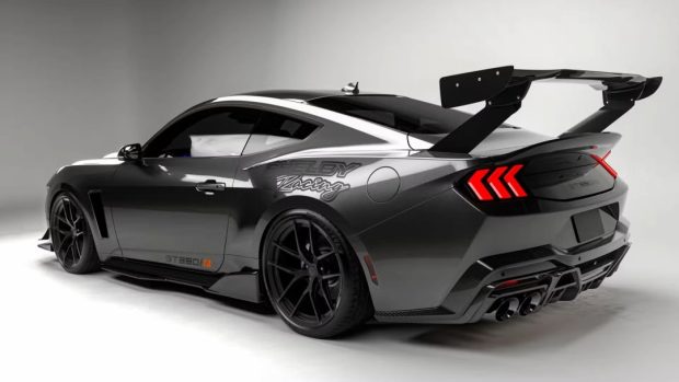 نمای عقب موستانگ شلبی GT350/TA