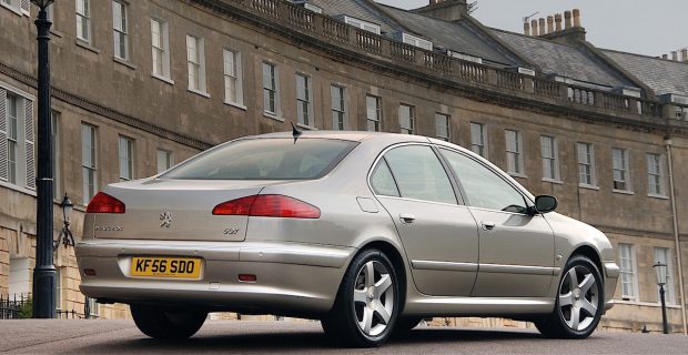 نمای عقب سدان پژو 607