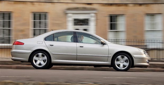 نمای جانبی سدان پژو 607