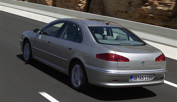 نمای عقب سدان پژو 607