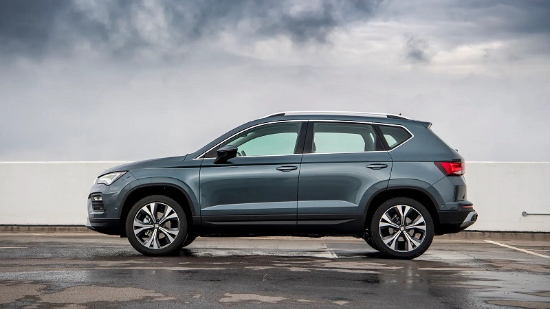 سئات آتکا - نمای جانبی