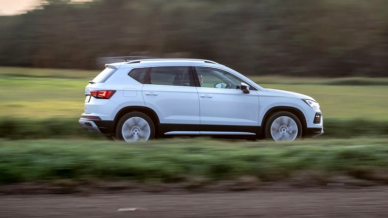 سئات آتکا - نمای جانبی