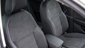 سئات آتکا - صندلی های جلو