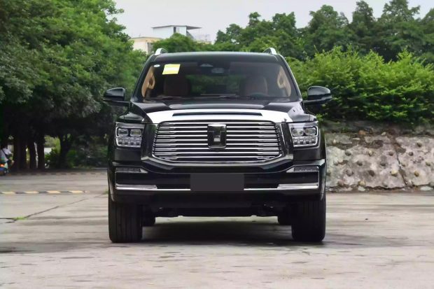 نمای جلو شاسی بلند تانک 500