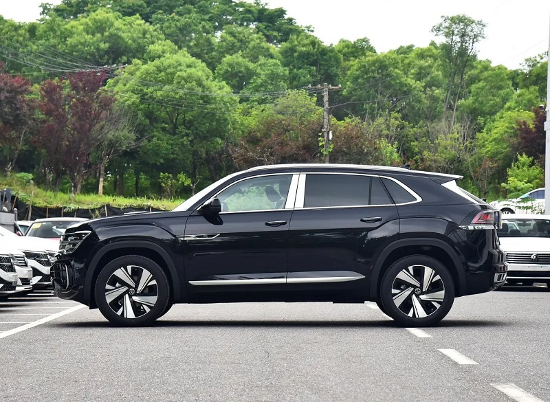 فولکس واگن ترامونت - نمای جانبی