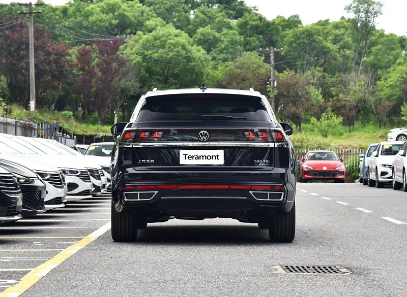 فولکس واگن ترامونت - نمای عقب