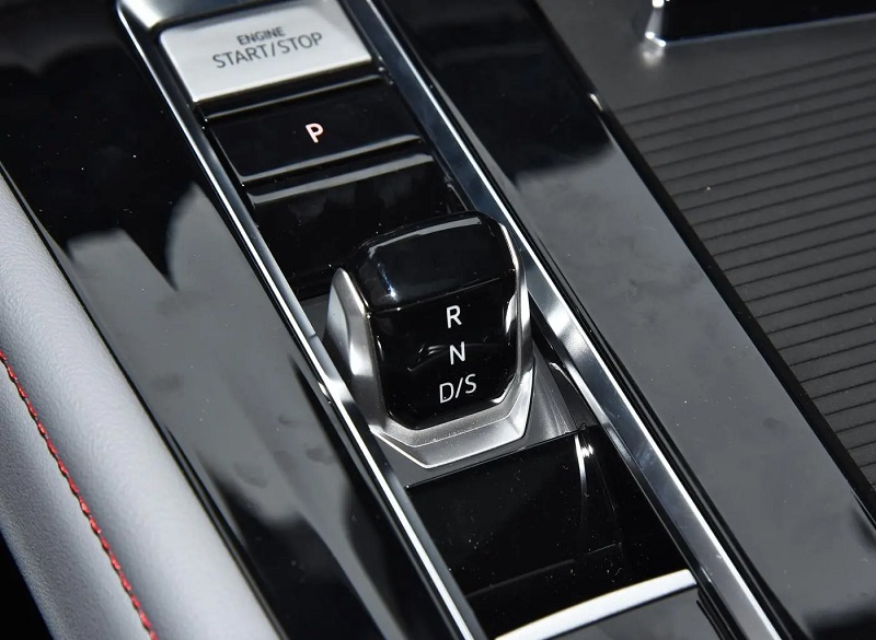 فولکس واگن ترامونت - کنسول میانی