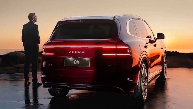 نمای عقب شاسی بلند زیکر 8X