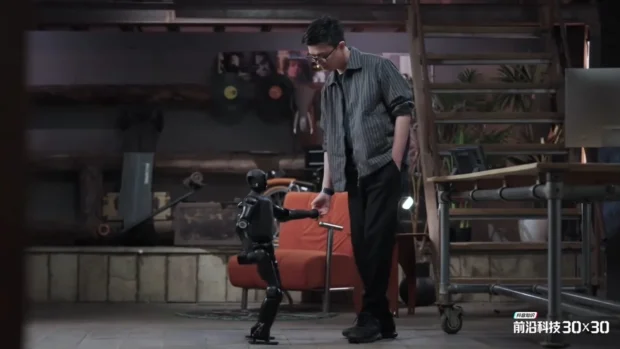 کوچکترین ربات انسان‌نمای جهان