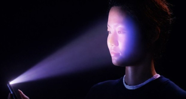 فیس آی دی زیر نمایشگر