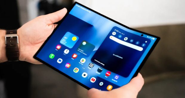 نگاهی نزدیک به سامسونگ گلکسی Z TriFold در CES 2026